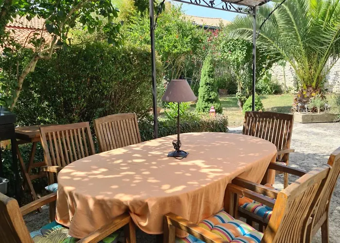 Maison De En Pierre Avec Piscine Nyaraló Saint-Mard