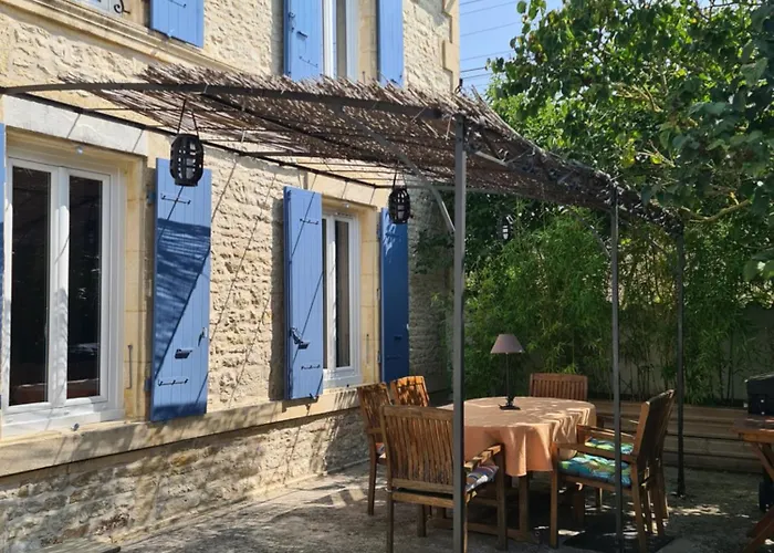 Maison De En Pierre Avec Piscine Nyaraló