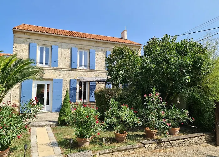 Maison De En Pierre Avec Piscine Nyaraló Saint-Mard