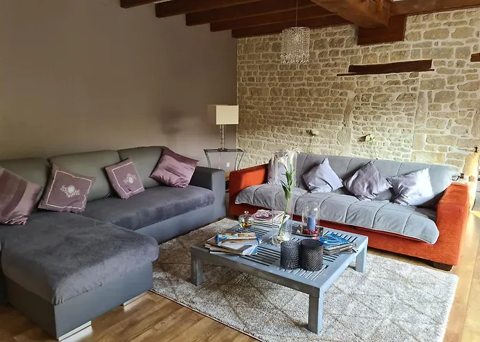 Maison De En Pierre Avec Piscine Nyaraló